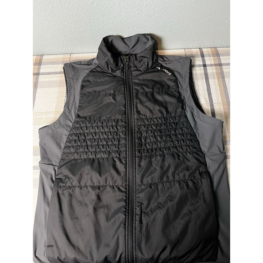 Brooks Running Vest Men’s Medium Black Full Zip Lightweight Insulated Athletic